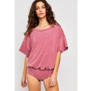 FREE PEOPLE OVERSIZED COMFY TEE ⭐️